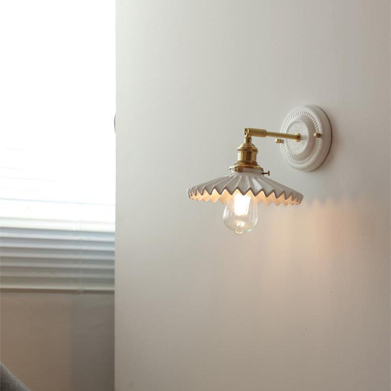 Traditional Vintage Round Ceramic Brass 1-Light Wall Sconce Lamp